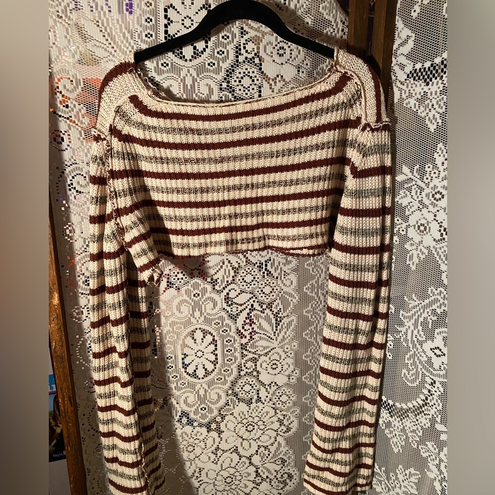 Cute cropped sweater I do not know the brand